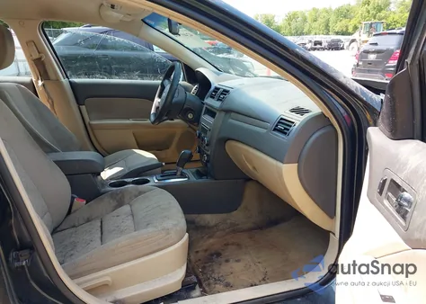 2010 Ford Fusion Se z USA, uszkodzony, nr VIN 3FAHP0HA5AR218602